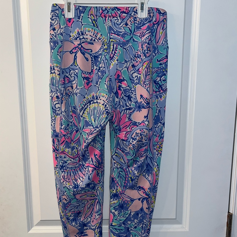 Like new Lilly Pulitzer leggings “pop up got your back”